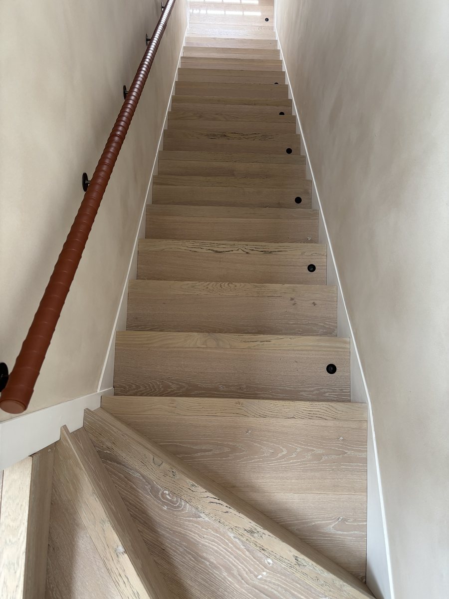 Bullnose nosings on an oak staircase
